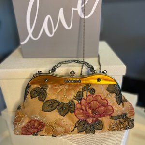 Vintage inspired floral purse